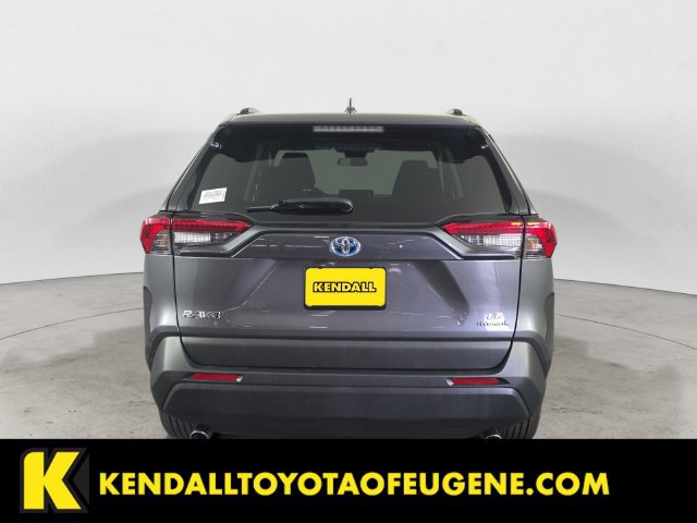 Used 2022 Toyota RAV4 LE AWD/4WD image 4