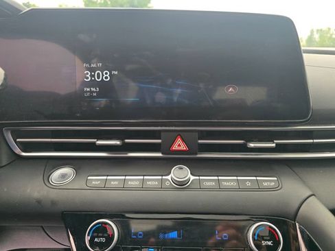 Used 2025 Hyundai Elantra SEL FWD image 20