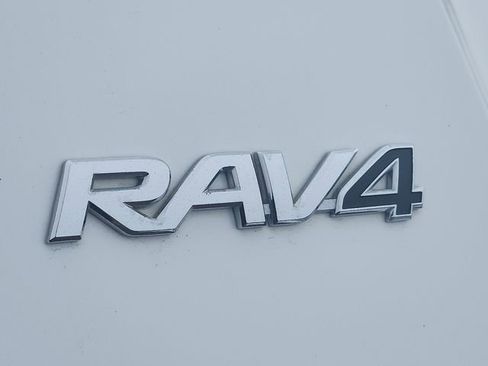 Used 2018 Toyota RAV4 LE w/ All Weather Liner Package image 29