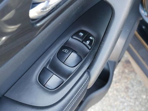 Used 2020 Nissan Rogue SV FWD image 13