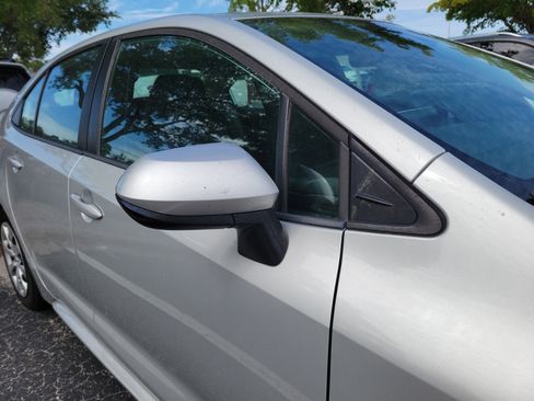 Used 2021 Toyota Corolla LE FWD image 9