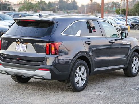 New 2026 Kia Sorento LX FWD image 16