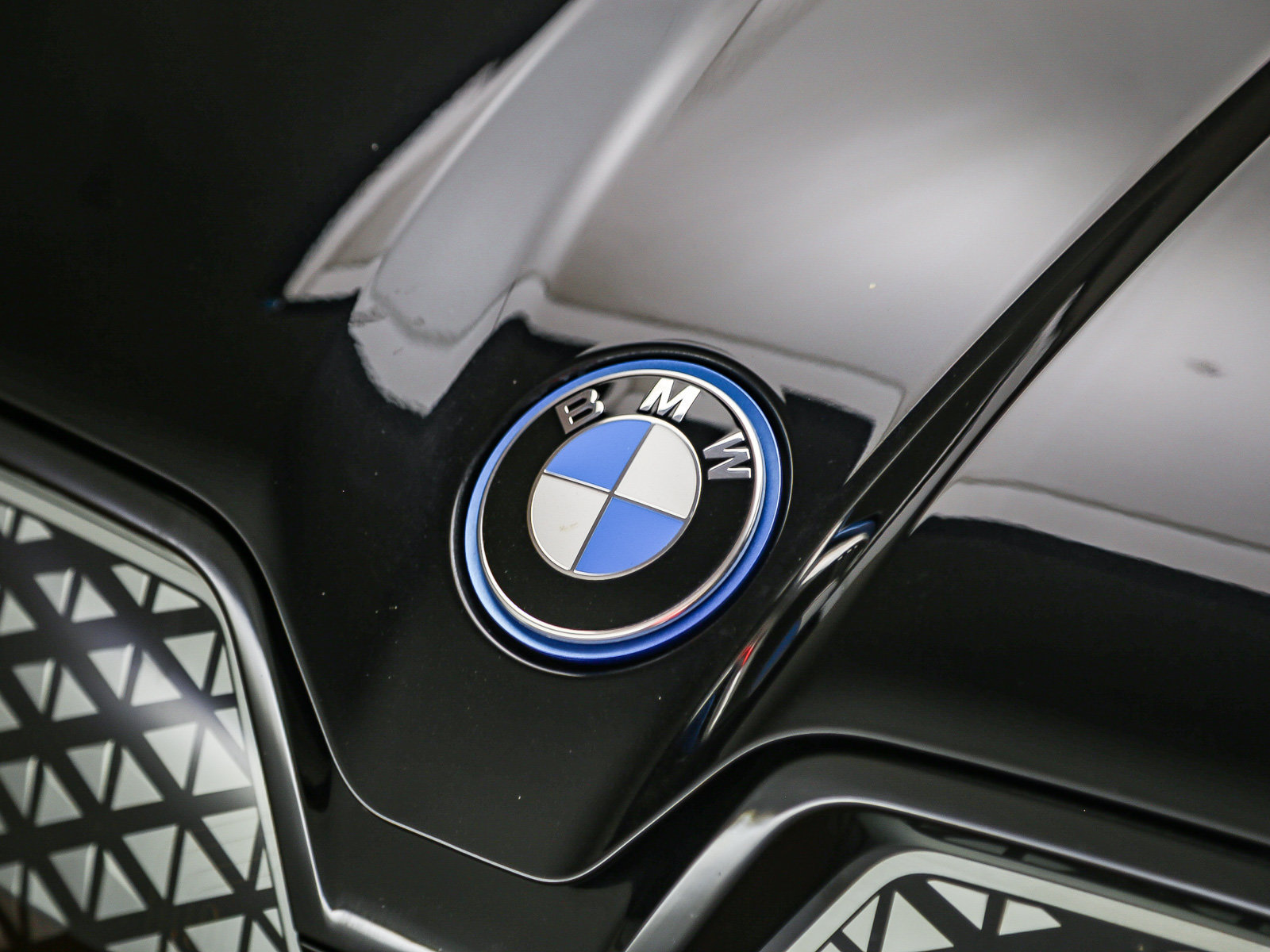 Certified 2024 BMW iX xDrive50 w/ Premium Package AWD/4WD image 9