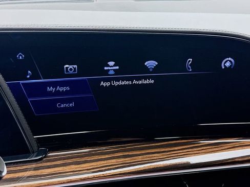 Used 2024 Cadillac Escalade Luxury image 17