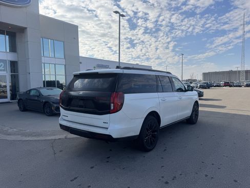 Used 2025 Ford Expedition Max Platinum w/ Stealth Appearance Package image 4