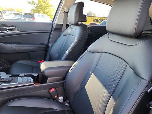 New 2026 Kia Sportage EX image 13
