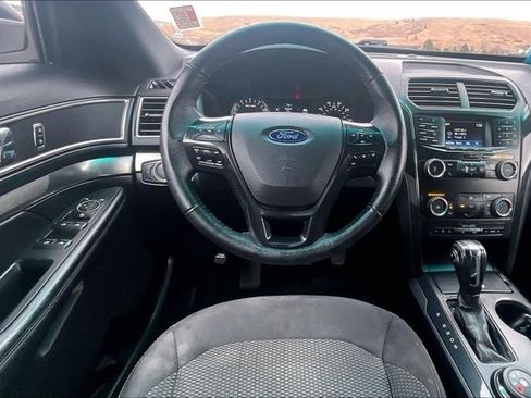 Used 2018 Ford Explorer XLT image 8