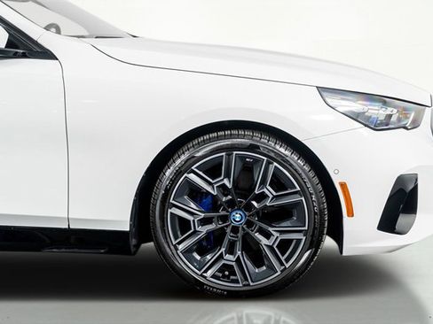 Used 2025 BMW i5 xDrive40 w/ M Sport Package image 8