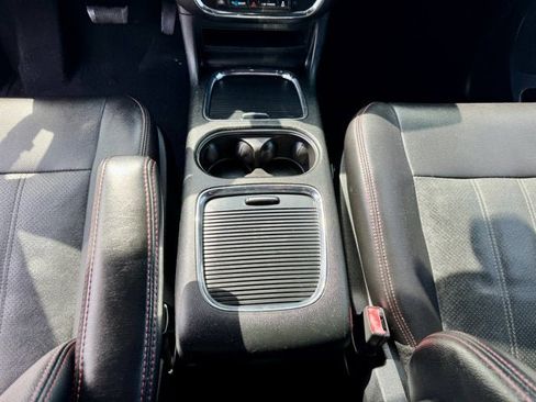 Used 2019 Dodge Grand Caravan GT image 19