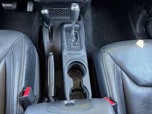 Used 2015 Jeep Wrangler Unlimited Sahara w/ Connectivity Group AWD/4WD image 18