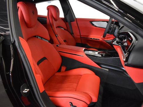 Used 2025 Ferrari Purosangue image 30