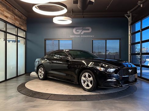 Used 2017 Ford Mustang Coupe image 1