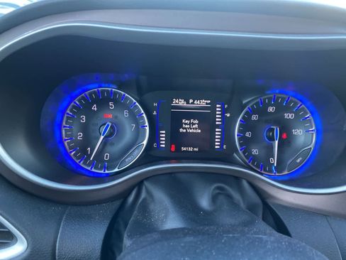 Used 2023 Chrysler Voyager LX image 14