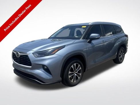 Used 2023 Toyota Highlander XLE FWD image 1