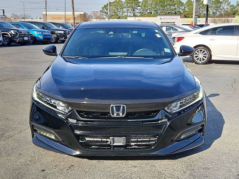 Used 2018 Honda Accord Sport image 2