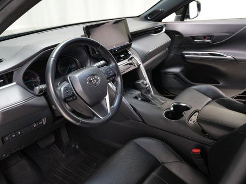 Used 2021 Toyota Venza XLE image 38