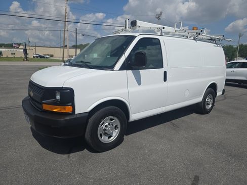 Used 2016 Chevrolet Express 2500 RWD image 2