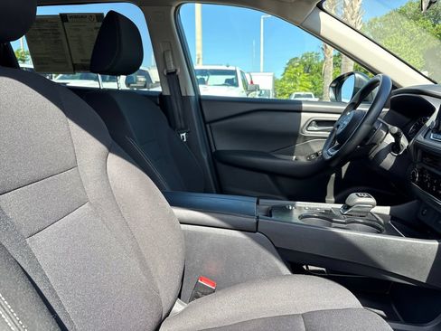 Used 2024 Nissan Rogue S FWD image 31