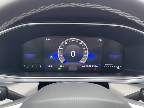 New 2025 Volkswagen Taos SE image 23