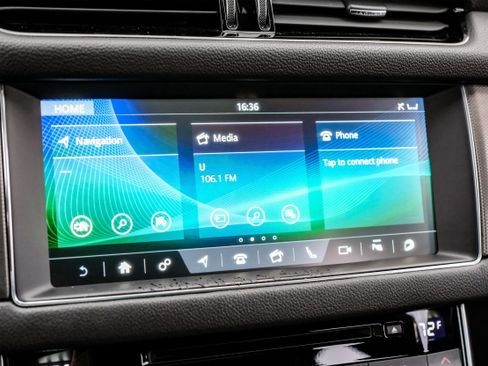 Used 2017 Jaguar XF S image 28