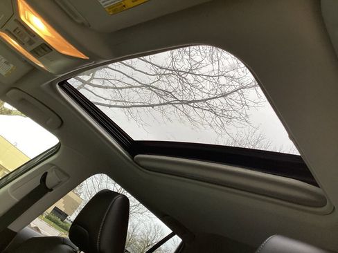 Used 2019 Toyota RAV4 XLE Premium image 3