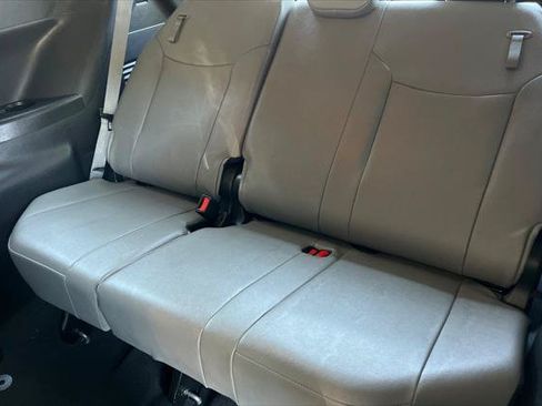 Certified 2025 Toyota Sienna XLE FWD image 16