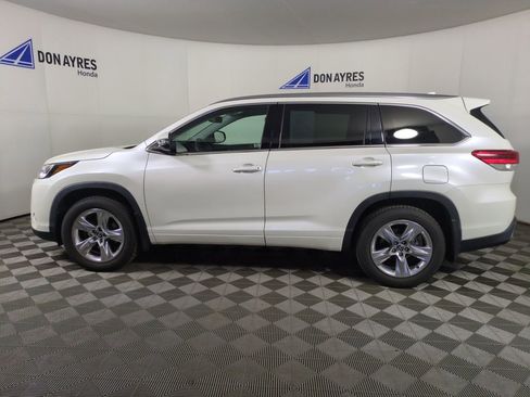 Used 2019 Toyota Highlander Limited AWD/4WD image 2