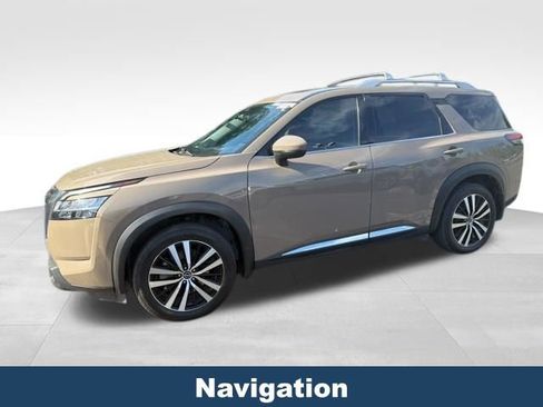 Used 2024 Nissan Pathfinder Platinum w/ Cargo Package image 3