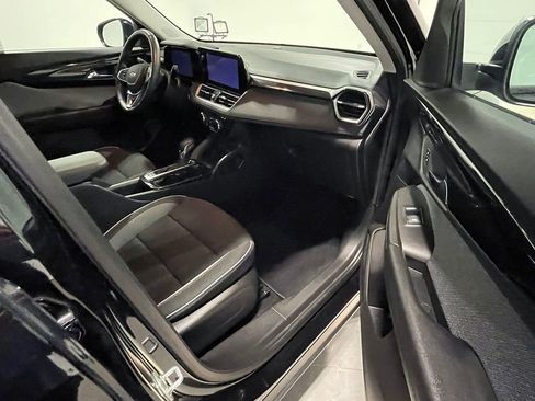 Used 2025 Chevrolet TrailBlazer LT w/ LT Cold Weather Package image 23