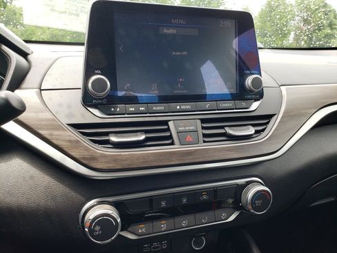 Used 2023 Nissan Altima 2.5 SV FWD image 16
