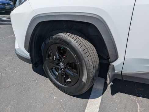 Used 2019 Toyota RAV4 XLE FWD image 34