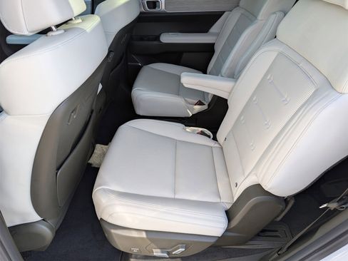 Used 2025 Hyundai Santa Fe Calligraphy image 10