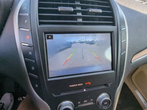 Used 2017 Lincoln MKC Select w/ Select Plus Package AWD/4WD image 18