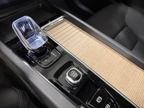 Used 2026 Volvo XC60 B5 Plus w/ Climate Package AWD/4WD image 18