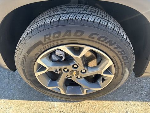 Used 2024 Chevrolet Trax LT image 25