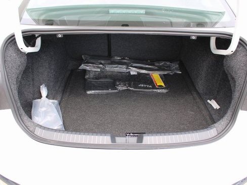 Used 2025 Volkswagen Jetta SEL FWD image 22