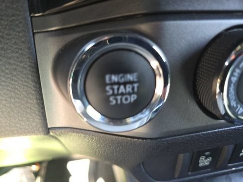 Used 2017 Toyota Tacoma TRD Off-Road AWD/4WD image 27