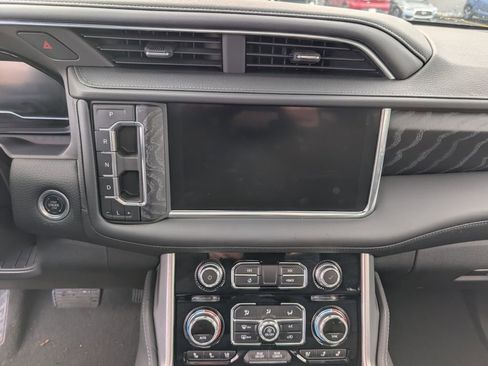 Used 2024 GMC Yukon XL Denali image 16