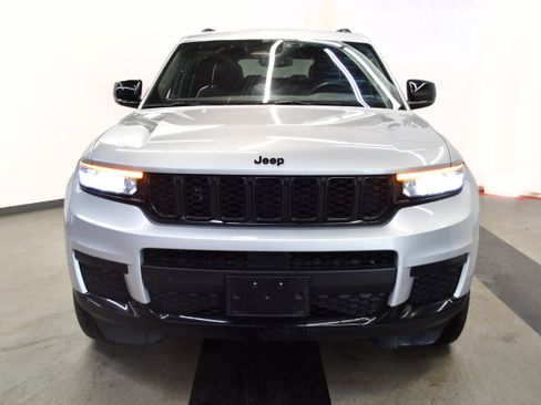 Used 2024 Jeep Grand Cherokee L Laredo AWD/4WD image 3