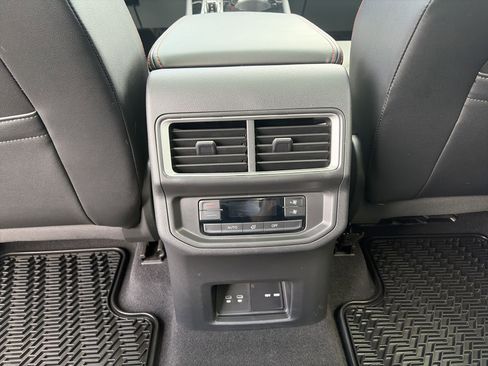 Used 2024 Volkswagen Atlas Peak Edition SE AWD/4WD image 27