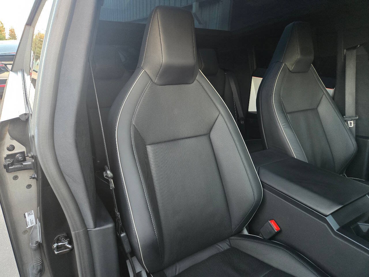 Used 2024 Tesla Cybertruck AWD Crew Cab image 27