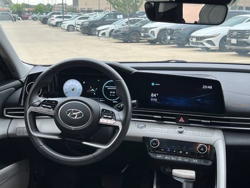 Used 2021 Hyundai Elantra Limited FWD image 18