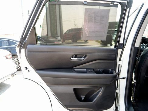 Used 2023 Nissan Pathfinder Platinum w/ Cargo Package AWD/4WD image 23