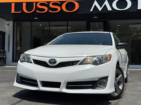 Used 2012 Toyota Camry SE FWD image 1