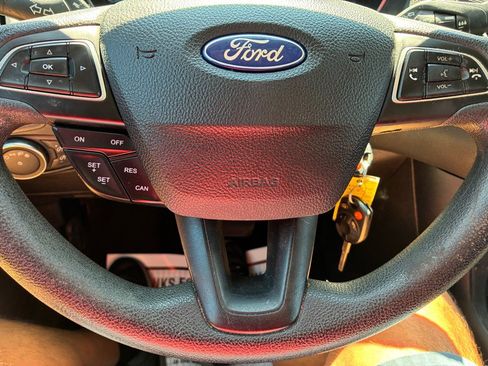 Used 2017 Ford Focus SE image 9