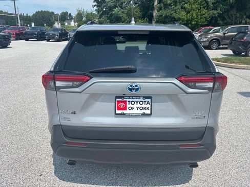 Used 2022 Toyota RAV4 XLE w/ Convenience Package AWD/4WD image 4