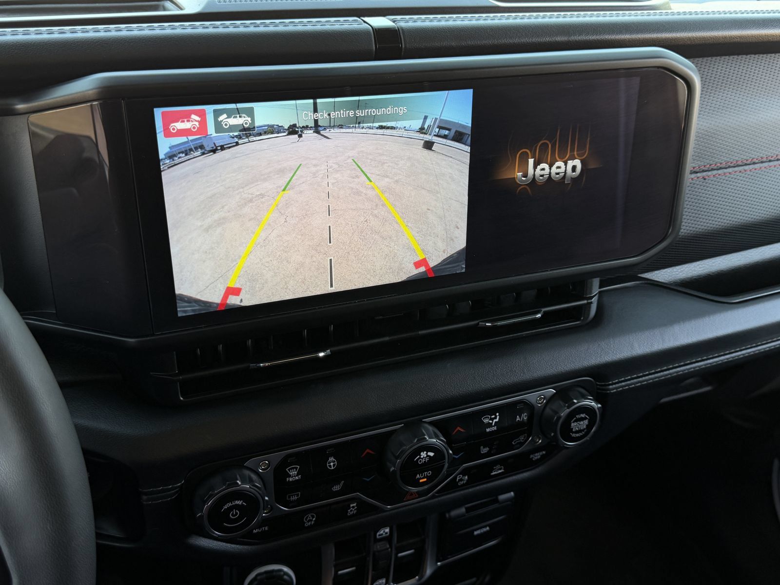 Used 2024 Jeep Wrangler Unlimited Rubicon AWD/4WD image 19