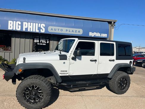 Used 2012 Jeep Wrangler Unlimited Sport image 2