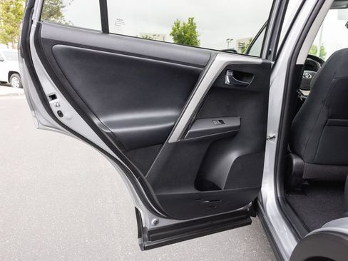 Used 2017 Toyota RAV4 XLE FWD image 30