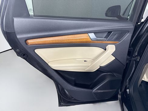 Used 2021 Audi Q5 Prestige w/ Prestige Package image 26